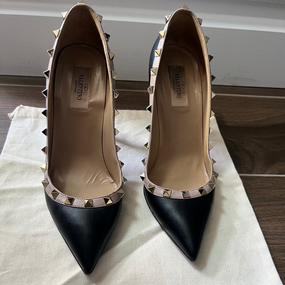 Valentino Rockstud Pumps
